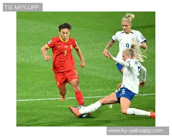 女足惨遭英格兰狂虐0比8后场低级失误令人心痛不已