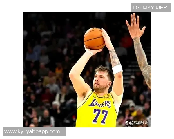 东契奇惊叹詹姆斯投篮表现仅失两球称其太疯狂了 东契奇惊叹詹姆斯投篮表现仅失两球称其太疯狂了