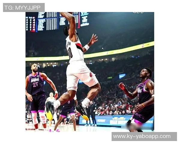 华子因情绪低落提前退场戈贝尔强调团队需正视失利勇往直前 华子因情绪低落提前退场戈贝尔强调团队需正视失利勇往直前